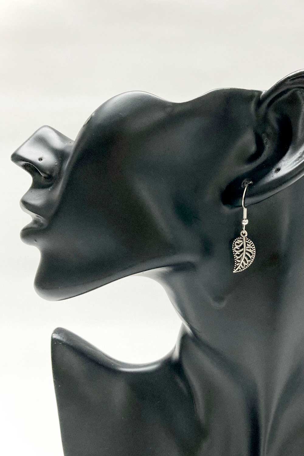 LEAF EARRING