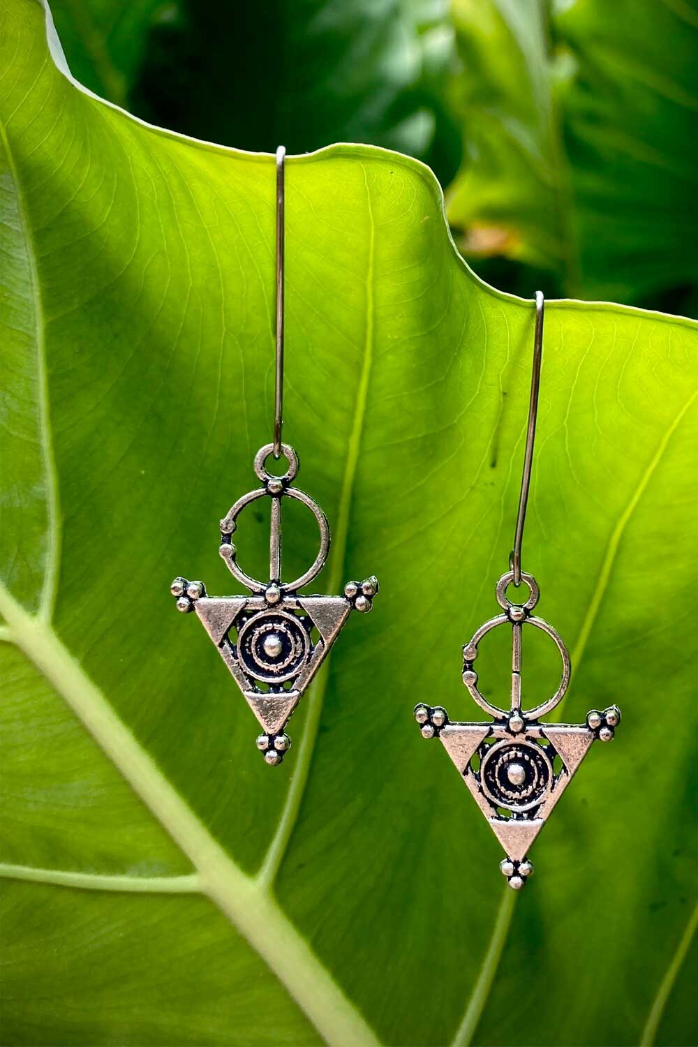 TRIANGLE CHARMS EARRING